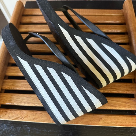 Ralph Lauren women’s wedge sandals - Picture 8 of 13